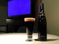 飲み物－TVと黒ビール