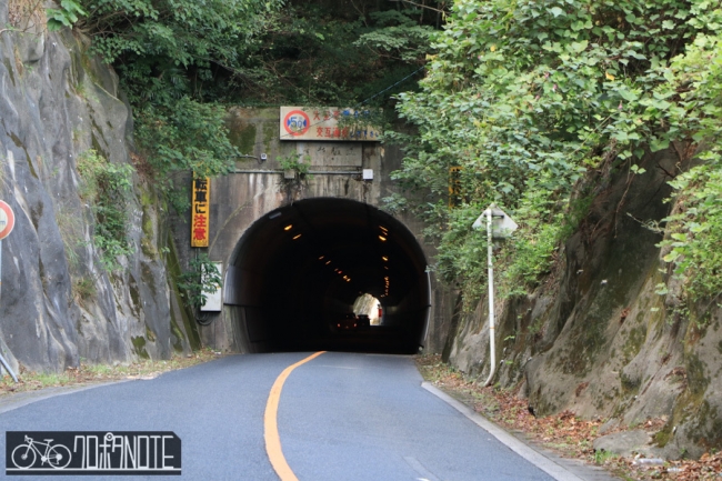 青影隧道