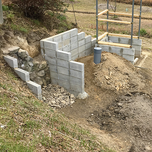 【DIY】畑に物置とトイレを作る！　～石垣をブロック塀に変える～⑩