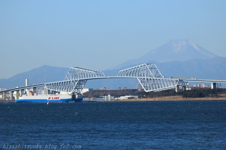 5Z2A2113 ゲートブリッジと富士山SN