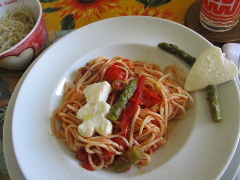 spaghettini_freddi_con_mozzarella_zucchini_asparagi200626