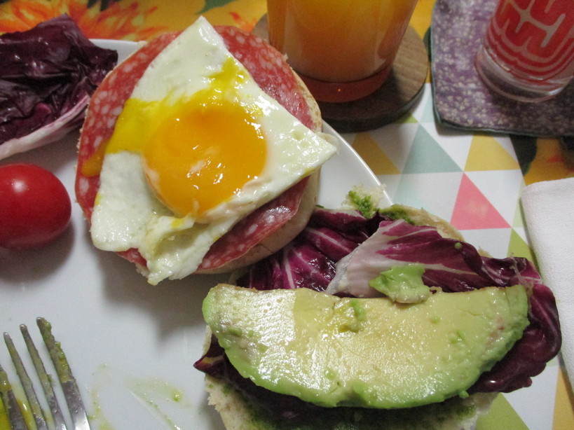 burger_al_pesto_con_medamayaki_avocado_salame_di_milano201202