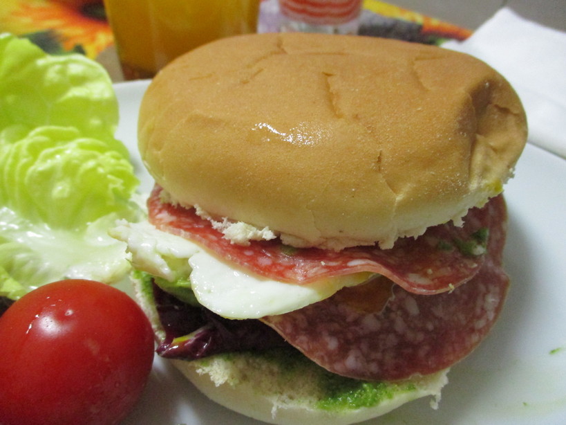 burger_al_pesto_con_medamayaki_avocado_salame_di_milano3_201202