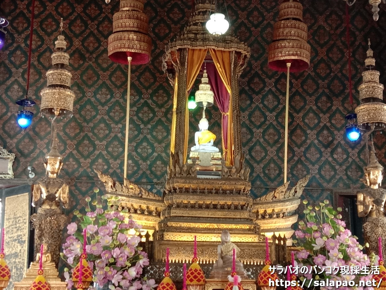 ワット・テープティダーラームは姫の為に建てられた女性参拝者が多い寺院　in　バンコク旧市街