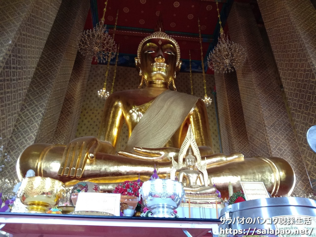 ワット・カンラヤナミットはバンコク一大きい仏像がある寺院　in　トンブリー区