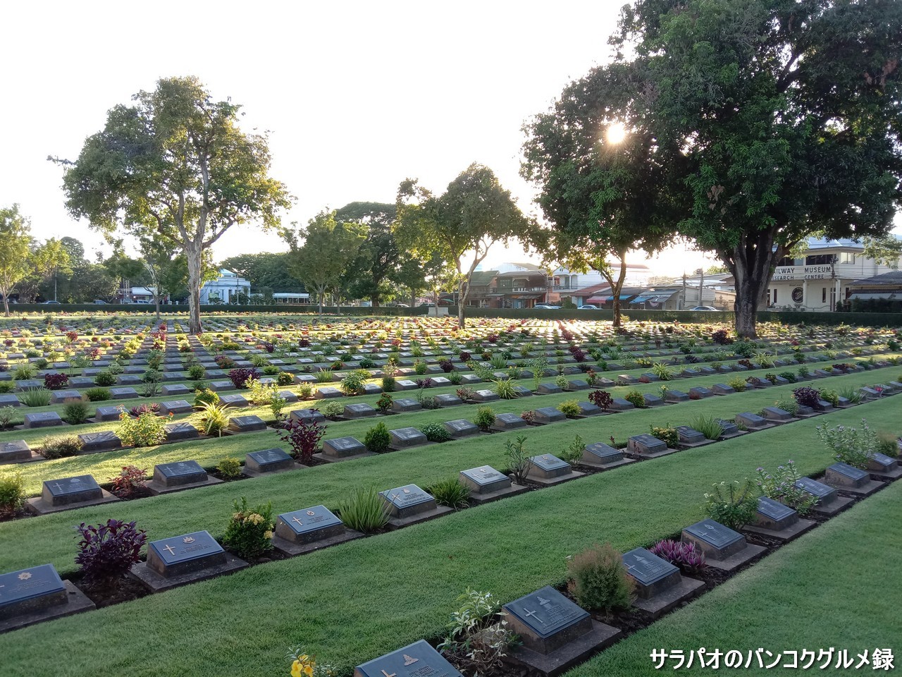 連合軍共同墓地は連合国軍軍人が眠る歴史的な墓地　in　カンチャナブリ