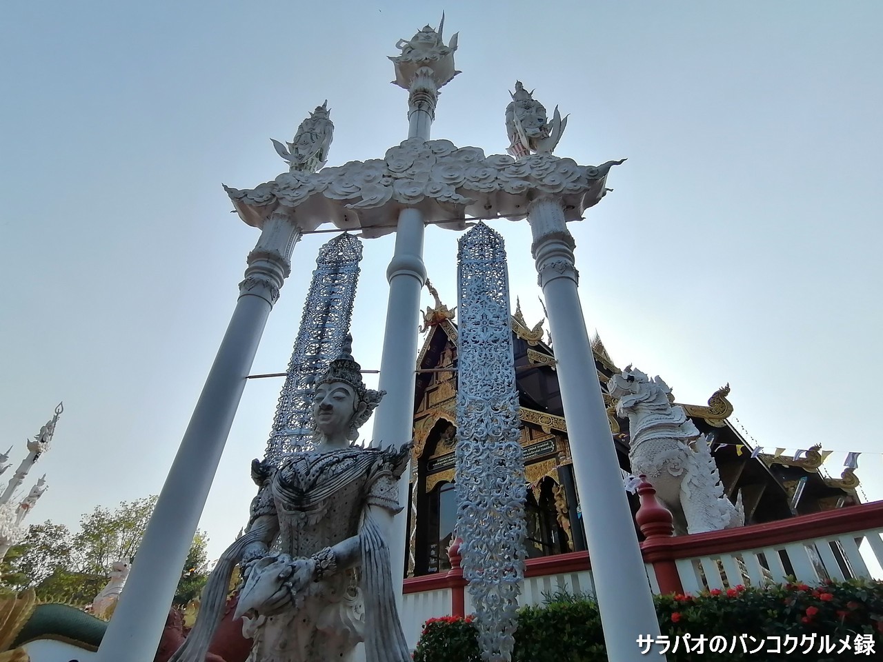 ワット・ターマイはまるでテーマパークのような広大な寺院＠サムットサーコーン県