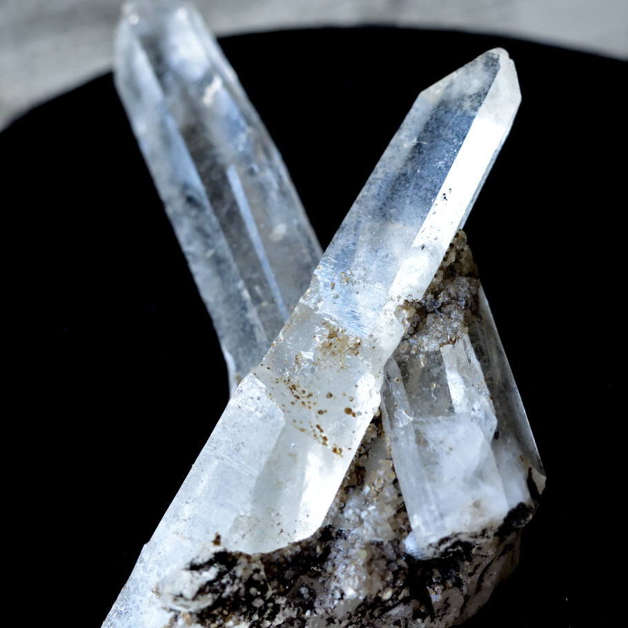 ロシア・ダルネコルスク産 珍しい水晶 ポイント 原石 天然石 クォーツ-