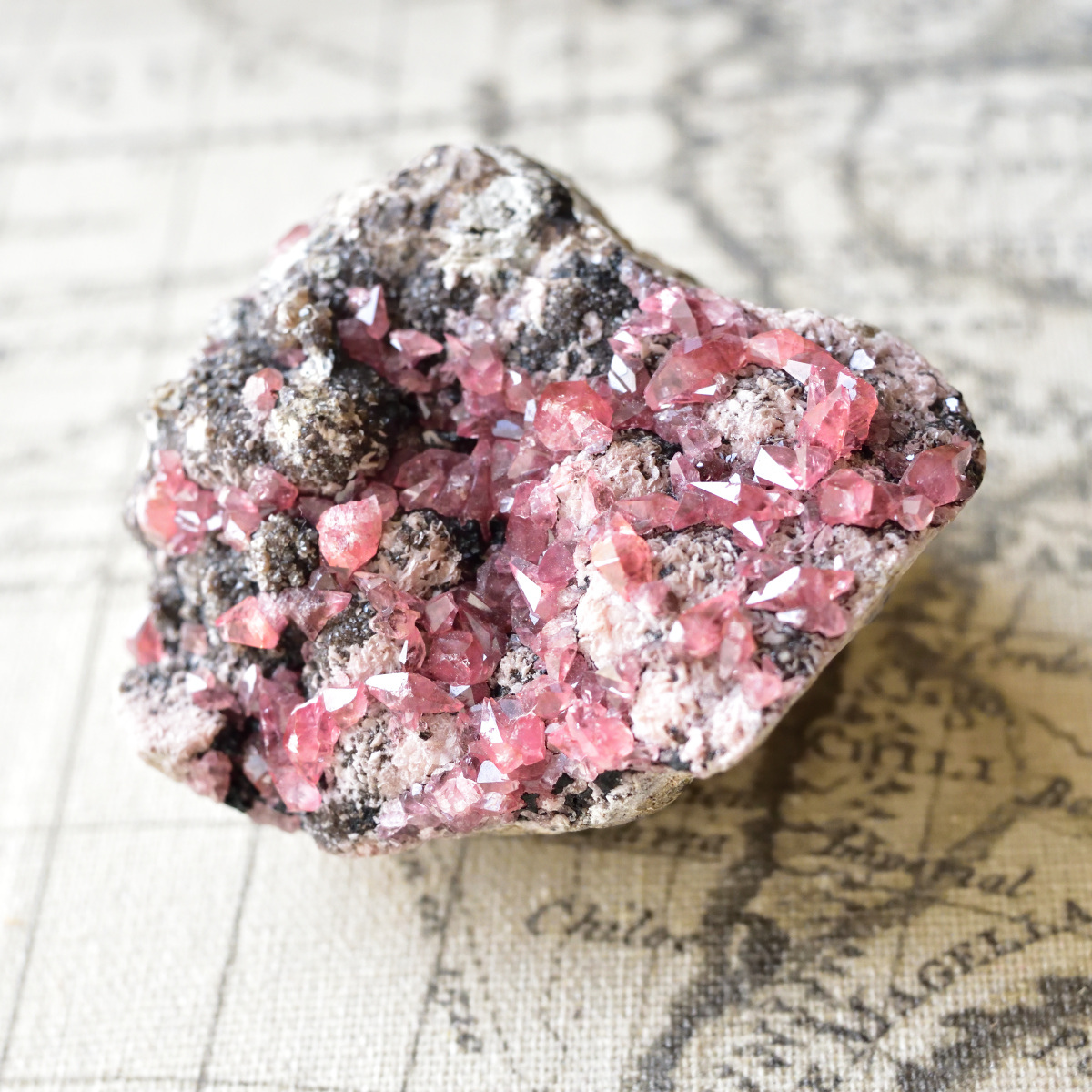 ロードクロサイト（インカローズ）結晶 母岩付き ペルー産 202g/ 鉱物 