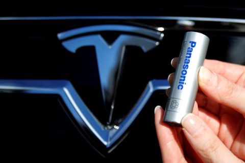 海外「EVにとって素晴らしいニュース！」 パナソニックがテスラ向け電池を飛躍的高性能化へ　海外の反応