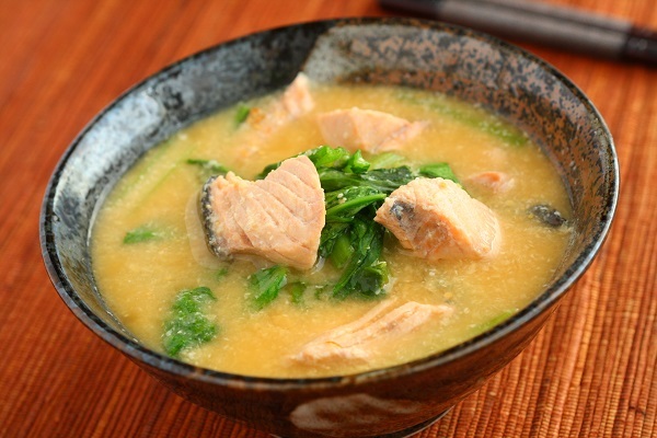 おかず味噌汁レシピ 鮭と小松菜の酒粕みそ汁 スープ 味噌汁
